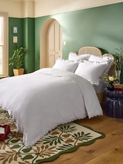 Juego de funda de edredón y funda de almohada con lunares festoneado de 200 hilos Jester de Nina Campbell - Imagen 3 de 5