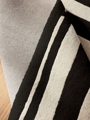 Sosandar Black Serafina Tufted Border Rug - Image 4 of 5
