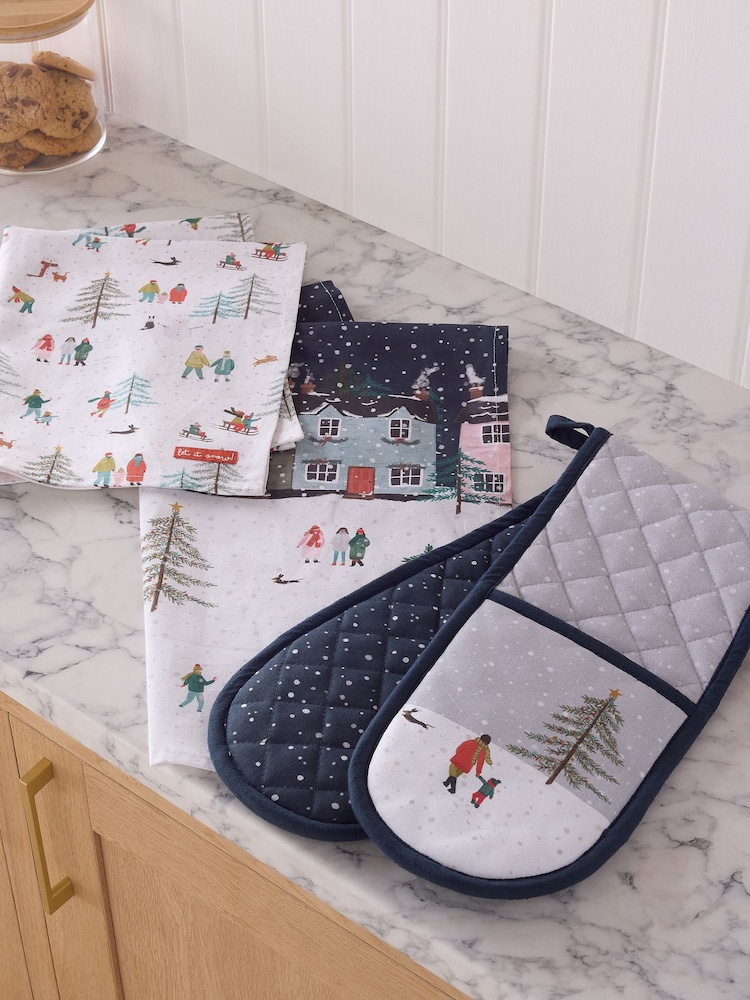 Set of 3 Navy Christmas Scene Tea Towels - Image 2 of 5 Set of 3 Navy Christmas Scene Tea Towels - Image 2 of 5