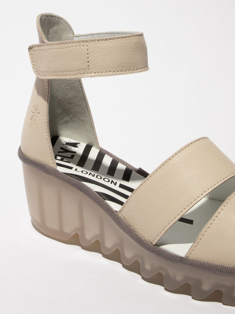 Crema - Sandalias de cuña con tira al tobillo Bono de Fly London - Imagen 3 de 3 Crema - Sandalias de cuña con tira al tobillo Bono de Fly London - Imagen 3 de 3