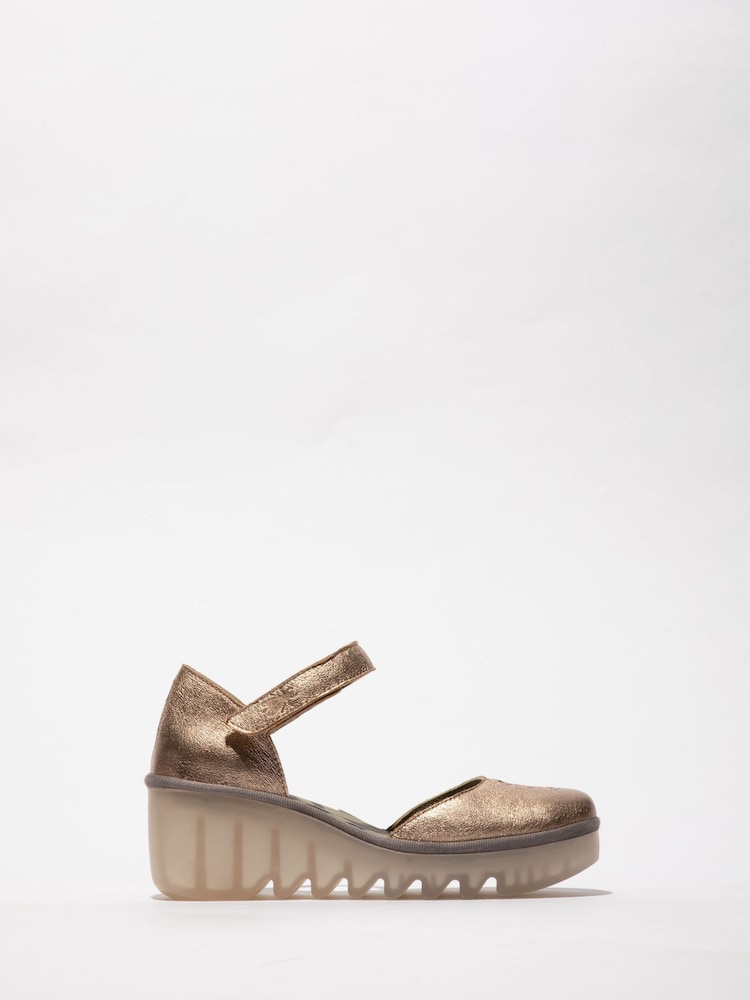 Dorado - Zapatos de cuña con tira al tobillo Biso de Fly London - Imagen 1 de 2 Dorado - Zapatos de cuña con tira al tobillo Biso de Fly London - Imagen 1 de 2