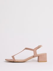 Nude - Friends Like These Bajo Block Heels T-Bar Strap Faux Leather Sandals - Imagen 5 de 5
