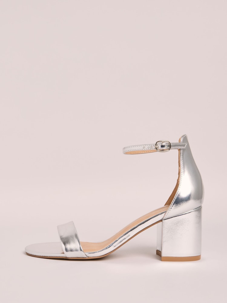 Silber - Friends Like These Mid Block Heel Faux Leather Sandals - Bild 5 von 5 Silber - Friends Like These Mid Block Heel Faux Leather Sandals - Bild 5 von 5