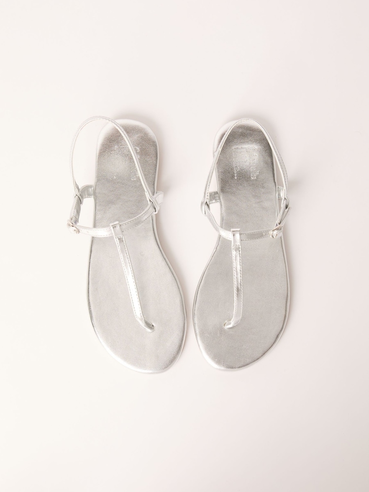 Argent - Friends Like These toe string T Bar Sandales à similicuir - Image 1 of 5