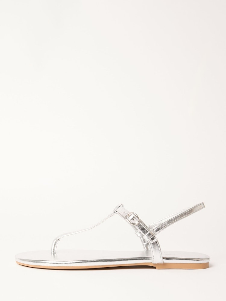 Argent - Friends Like These toe string T Bar Sandales à similicuir - Image 2 of 5