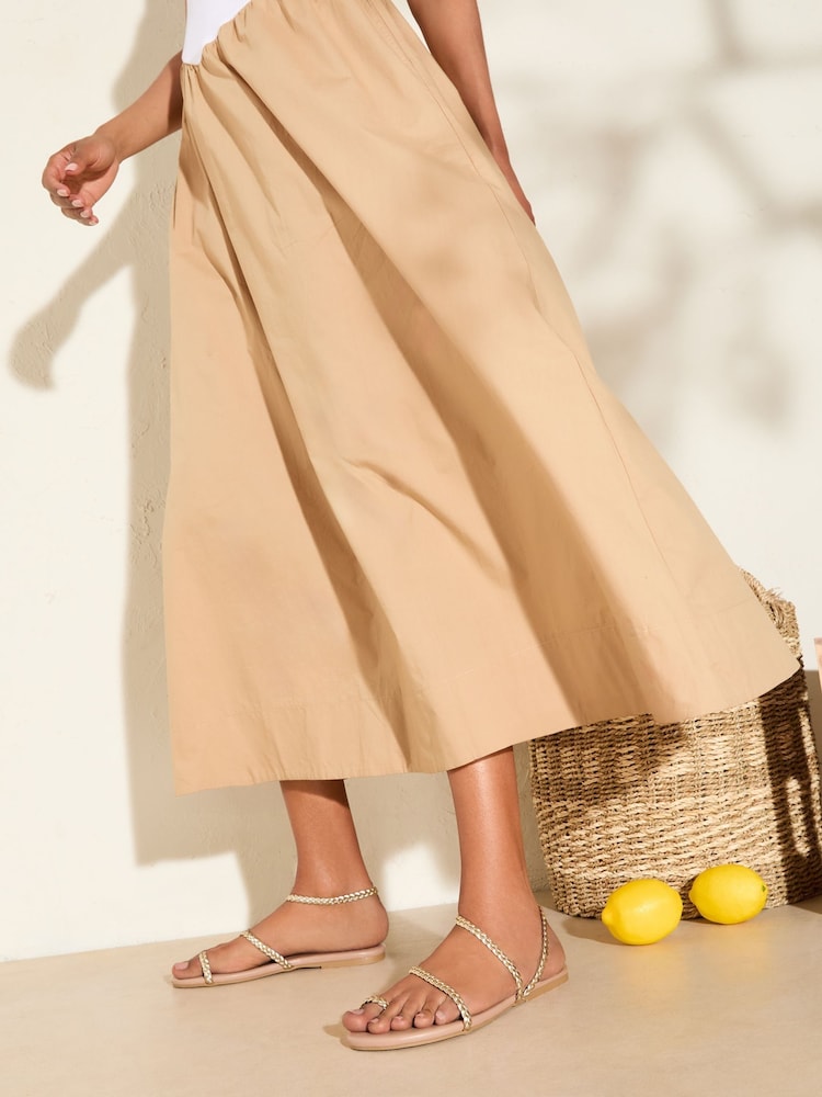 Dorado - Friends Like These Asymmetric Toe Loop Faux Leather Flip Flop Sandals - Imagen 2 de 4 Dorado - Friends Like These Asymmetric Toe Loop Faux Leather Flip Flop Sandals - Imagen 2 de 4