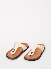 Dorado - Friends Like These Toe Thong Comfort Footbed Flat Sandals - Imagen 3 de 5