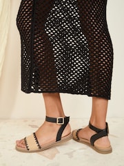 Negro - Friends Like These Natural Raffia Comfort Faux Leather Strap Flat Sandals - Imagen 4 de 5