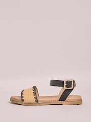 Negro - Friends Like These Natural Raffia Comfort Faux Leather Strap Flat Sandals - Imagen 5 de 5