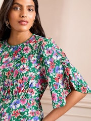 Love & Roses Bedrucktes Freizeit-Top mit Rüschendetails und Rundhalsausschnitt - Bild 2 von 4