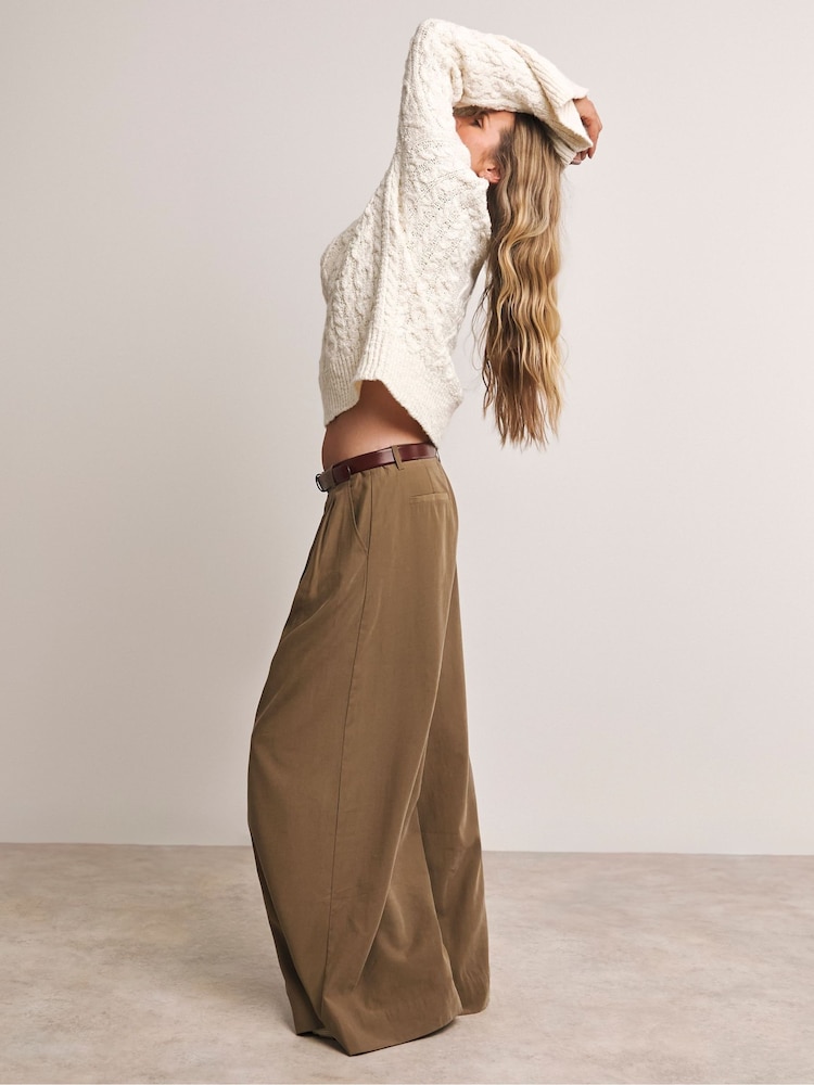 Anthology By JD Williams White Cable Knit V-Neck Jumper - Image 2 of 4