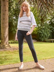 Joe Browns Cosy Retro Fair Isle Sleeveless Knitted Vest - صورة 2 من 7