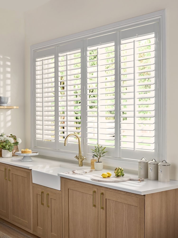 Vivid White Malvern Made to Measure Shutters - Image 1 of 7