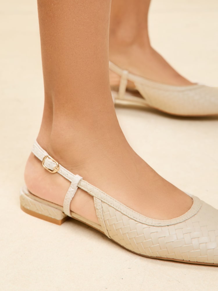 Creme - Lipsy Flat Pointed Toe Faux Leather Ballerina Pumps - Bild 2 von 5 Creme - Lipsy Flat Pointed Toe Faux Leather Ballerina Pumps - Bild 2 von 5