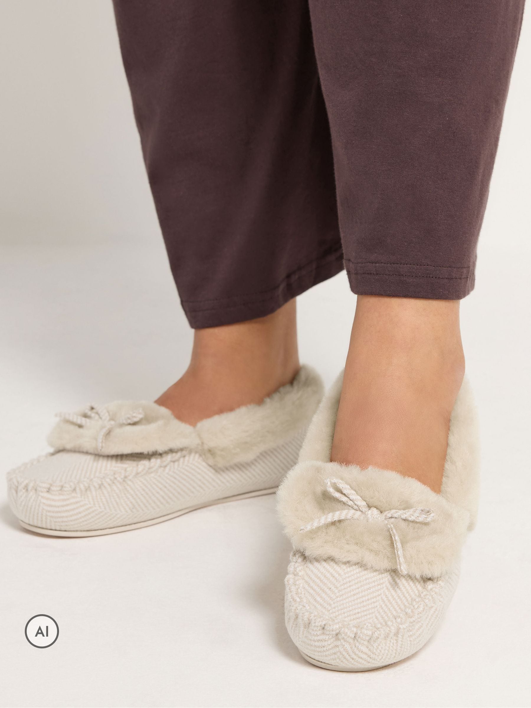 Yours Women's Natural Moccasin Faux Fur Slipper In | Size: 7/8 - Image 2