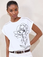 Lipsy Embroidered Floral T-Shirt - Bild 1 von 4