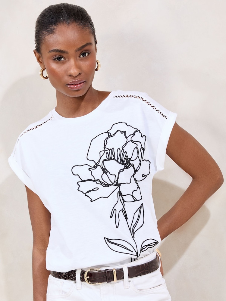 Lipsy Embroidered Floral T-Shirt - Bild 1 von 4
