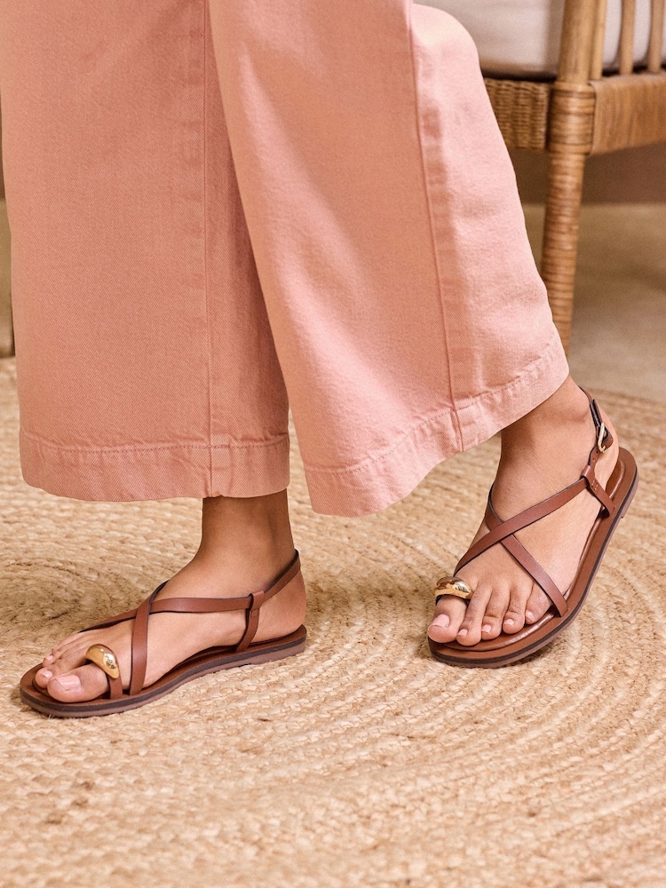 Love & Roses Toe Loop Hardwear Leather Flat Sandals - Image 4 of 5