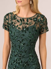 Grün - Adrianna Papell – Langes Kleid mit Perlenbesatz und Godetfalten - Bild 4 von 7