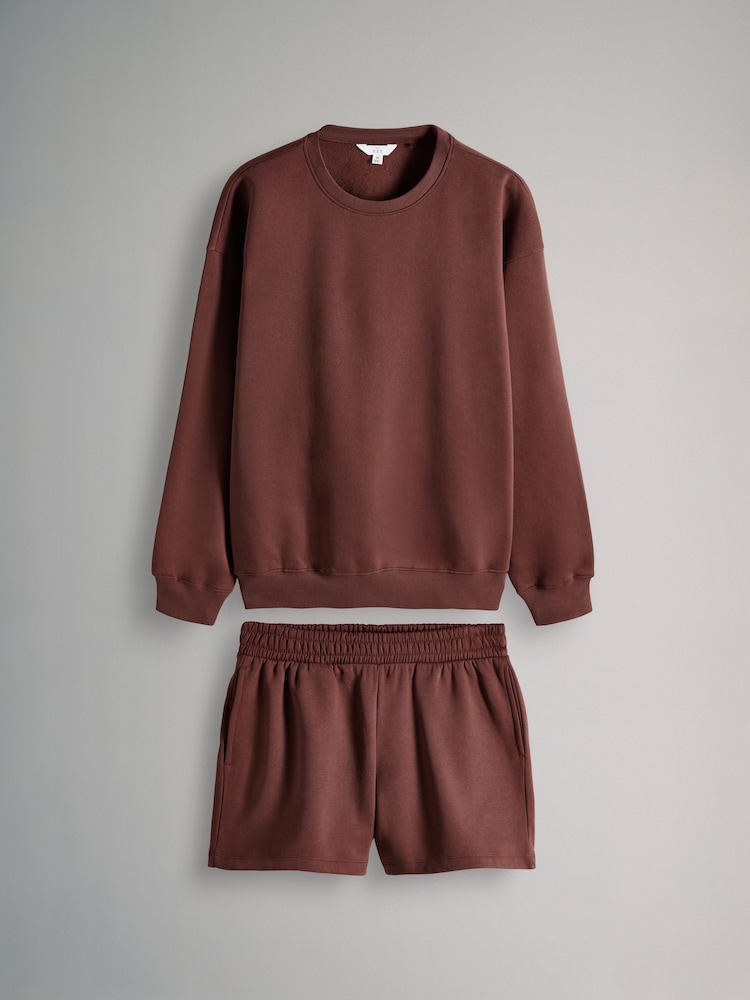 Braun und Rot - The Set 2-teiliges Set aus Sweatshirt mit überschnittener Schulter und Shorts in Relaxed-Fit - Image 1 of 5