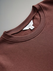 Braun und Rot - The Set 2-teiliges Set aus Sweatshirt mit überschnittener Schulter und Shorts in Relaxed-Fit - Image 4 of 5