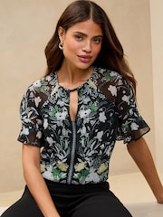 Schwarz mit floralem Print - Lipsy – Bluse mit transparenten Rüschenärmeln - Image 1 of 4
