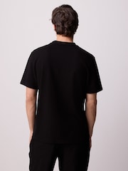 Schwarz - Reguläre Passform - Elegantes T-Shirt aus schwerem Material und weichem Tragegefühl - Bild 3 von 8