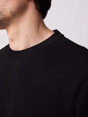 Schwarz - Reguläre Passform - Elegantes T-Shirt aus schwerem Material und weichem Tragegefühl - Bild 4 von 8