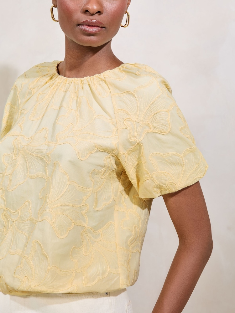 Lipsy Buttermilk Yellow Bubble Hem Puff Sleeve Embroidered T-Shirt - Image 2 of 4