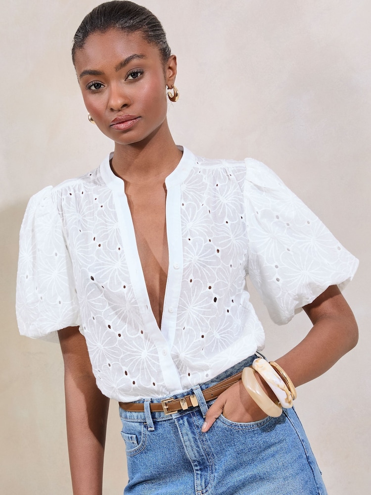 Blanco - Blusa con mangas abullonadas y bordado de Lipsy - Imagen 1 de 4 Blanco - Blusa con mangas abullonadas y bordado de Lipsy - Imagen 1 de 4