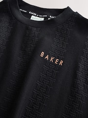 تيشرت أسود بملمس 'T' بأكمام طويلة من Baker by Ted Baker - صورة 9 من 11