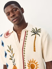 Branco Ecru - Relaxed Fit Short Sleeve Printed Button-Through Polo Shirt - Imagem 1 de 7