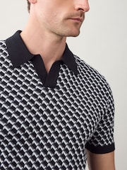 Preto/Branco - Camisas polo de malha com padrão geométrico e manga curta, corte regular - Imagem 3 de 8