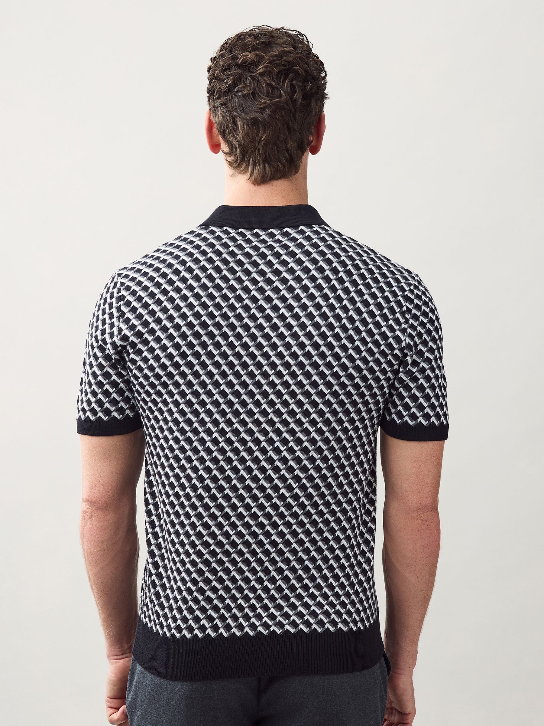 Buy Black/White Regular Fit Short Sleeve Geometric Pattern Knit