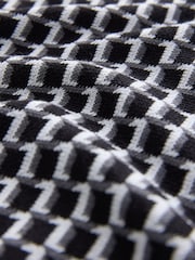 Preto/Branco - Camisas polo de malha com padrão geométrico e manga curta, corte regular - Imagem 8 de 8