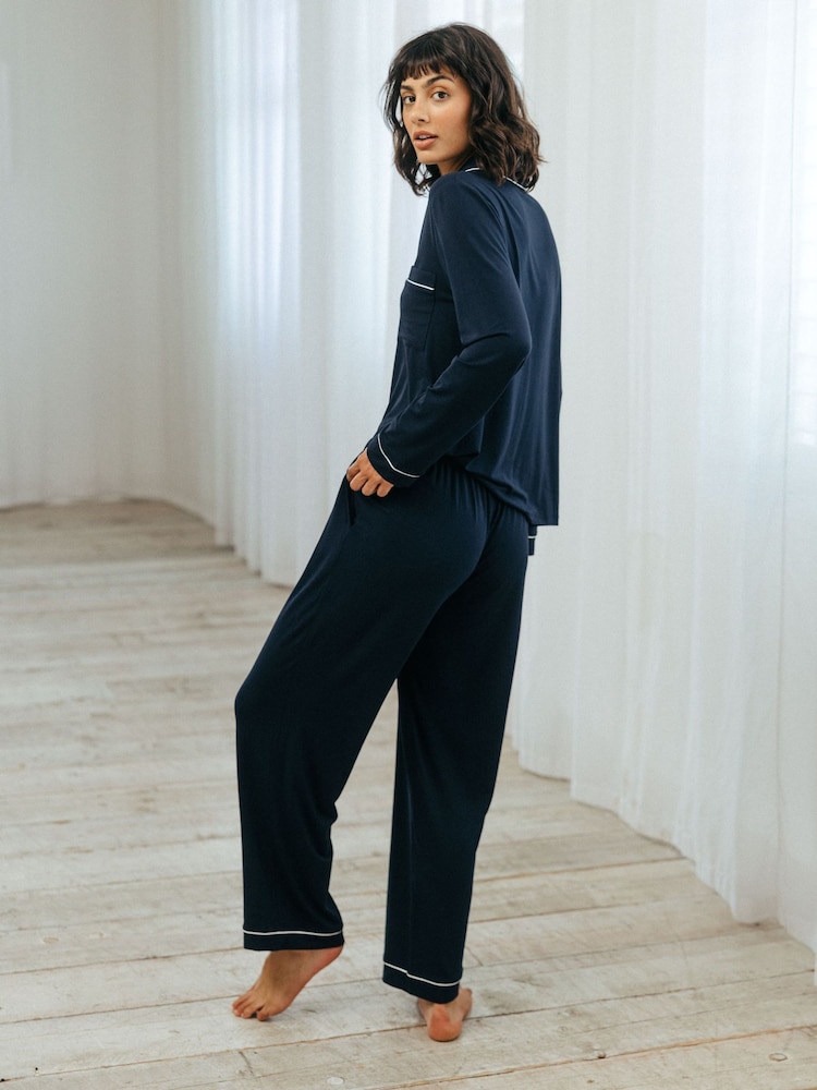 Azul - Chelsea Peers TENCEL™ Modal Long Button Up Pyjamas Set - Imagen 2 de 5 Azul - Chelsea Peers TENCEL™ Modal Long Button Up Pyjamas Set - Imagen 2 de 5