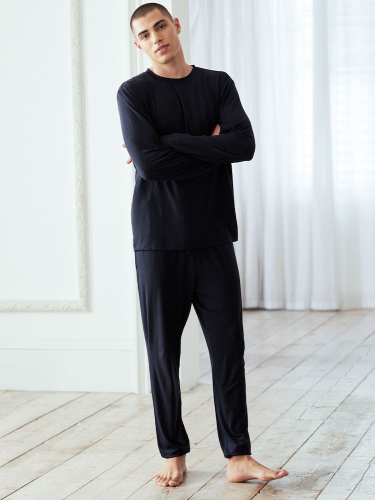 Chelsea Peers TENCEL™ Modal Long Crew Neck Pyjama Set - صورة 1 من 8 Chelsea Peers TENCEL™ Modal Long Crew Neck Pyjama Set - صورة 1 من 8
