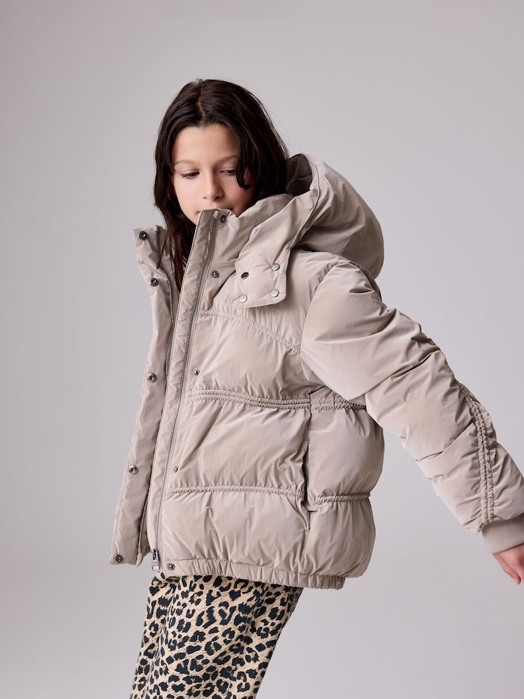 smALLSAINTS Ruched Short Padded Coat - Bild 2 von 15 smALLSAINTS Ruched Short Padded Coat - Bild 2 von 15