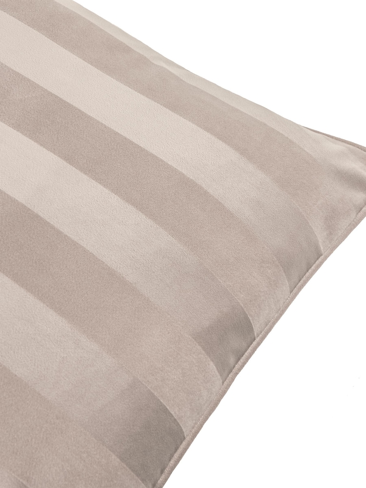 Paoletti Regency Stripe Velvet Fibre Filled Cushion - תמונה 4 מתוך 4 Paoletti Regency Stripe Velvet Fibre Filled Cushion - תמונה 4 מתוך 4