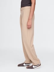 Gap Beige Everyday High Waisted Brushed Twill Pleated Taper Trousers - Image 4 of 5