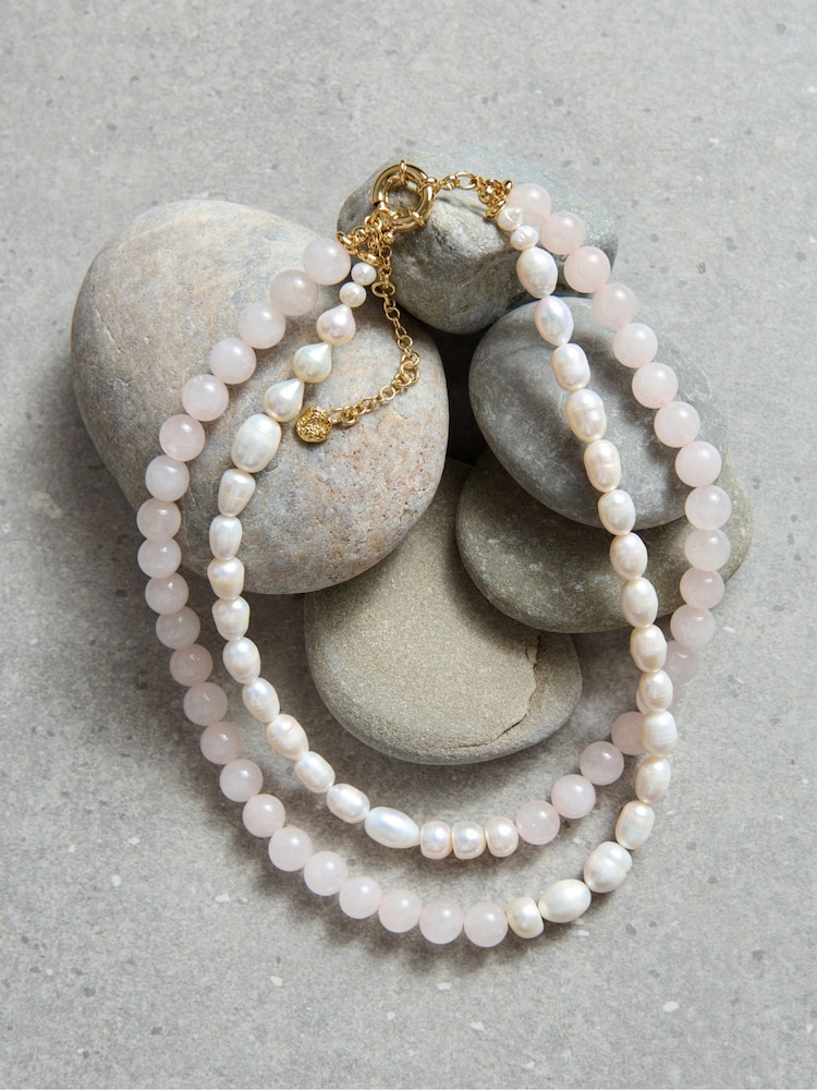 Aela Pink Quartz And Freshwater Pearl Layered Necklace - Imagen 3 de 3 Aela Pink Quartz And Freshwater Pearl Layered Necklace - Imagen 3 de 3