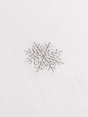 Juego de funda de edredón de algodón 100 % con diseño bordado con copos de nieve de Copenhagen Home - Imagen 3 de 3