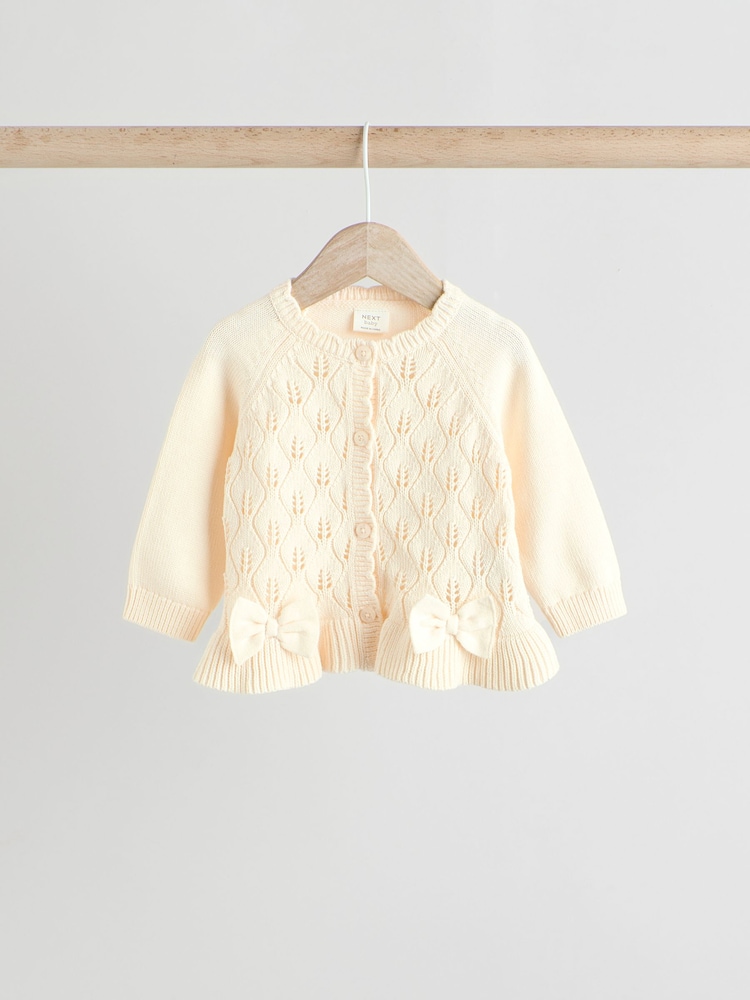 Weiß - Baby-Cardigan-Set mit Rüschen und gestrickter Schleife aus 100 % Baumwolle (0 M.–3 J.) - Bild 2 von 12 Weiß - Baby-Cardigan-Set mit Rüschen und gestrickter Schleife aus 100 % Baumwolle (0 M.–3 J.) - Bild 2 von 12