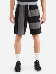 Pantalones cortos con diseño de paneles de Umbro - Imagen 1 de 4