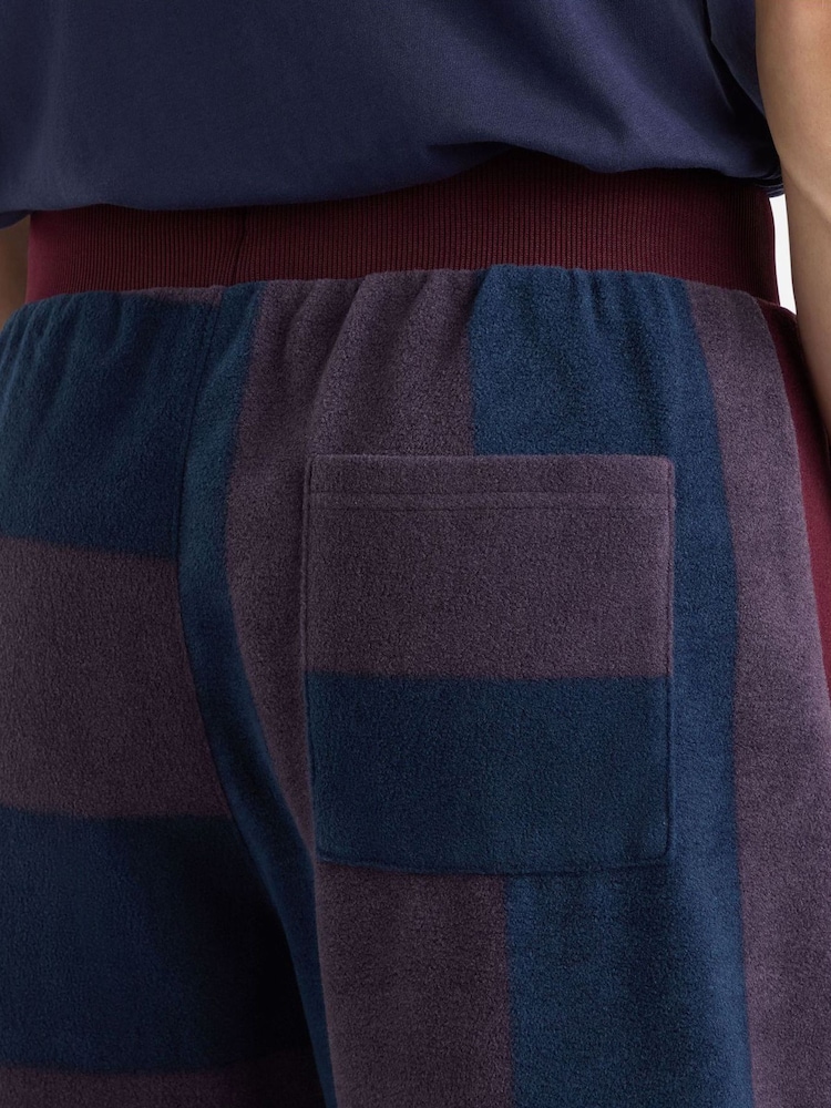 Umbro Red Panelled Shorts - Image 4 of 4