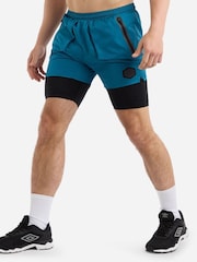 Azul - Pantalones cortos deportivos Elite Pro Hybrid de Umbro - Imagen 2 de 5
