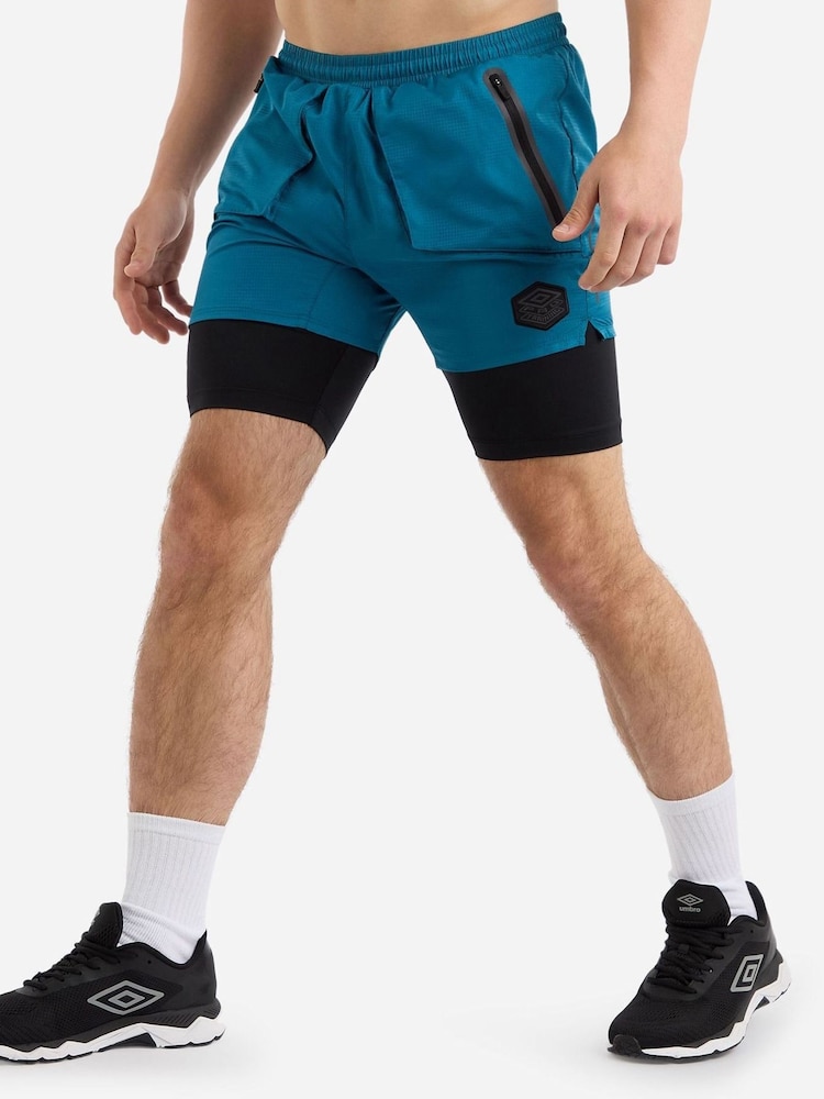 Azul - Pantalones cortos deportivos Elite Pro Hybrid de Umbro - Imagen 2 de 5