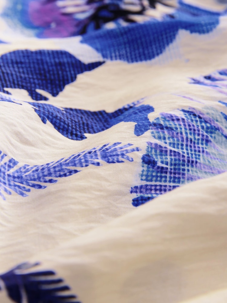 White/Blue Floral Leaf Print - Tie Front 3/4 Sleeve Blouse - Imagen 2 de 3 White/Blue Floral Leaf Print - Tie Front 3/4 Sleeve Blouse - Imagen 2 de 3