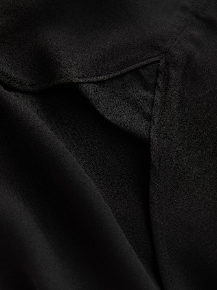 Black and Ecru Relaxed Fit Short Sleeve Overhead V-Neck Blouses 2 Pack - Image 5 of 5