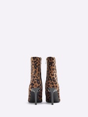River Island Leopard Heeled Ankle Boots - Imagem 4 de 6